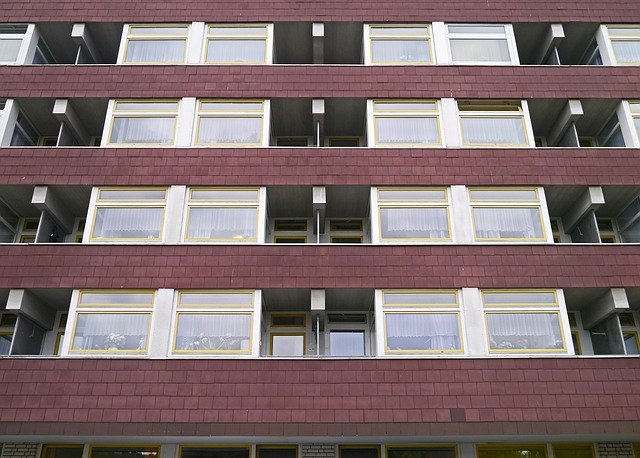 Nápady, ako vyťažiť z balkóna a lodžie čo najviac možností